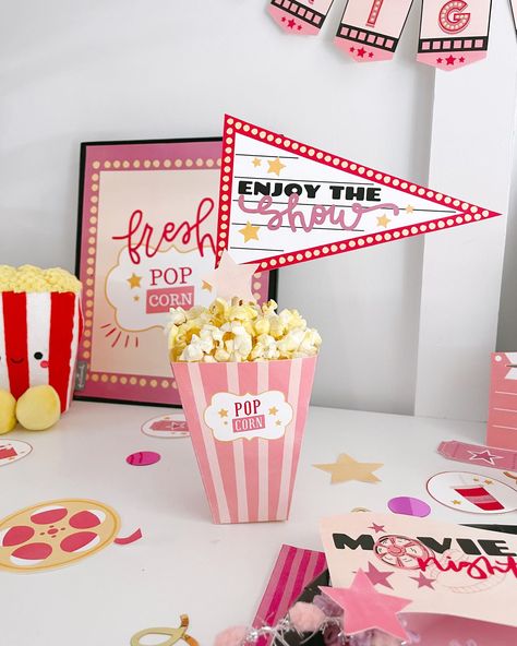 Who else thinks movie nights in the summer are just even more magical?!? 🖐🏼✨ Magic is in the small details - comment “SHOP” to get the link to my printable movie night bundle! For more summer movie night ideas, visit: @the.lettervee @essentially.uplifting @a_lifeofglitter @bitzofmissbrittz @dana.tenbrinke #thelettervee #theletterveeloops #inspirationloops #movienight Movie Night Birthday Party Decor, Movie Night Themed Birthday Party, Movie Night Decor, Birthday Movie Night, 12th Birthday Party Ideas, Summer Movie Night, Outdoor Movie Party, Birthday Movie, Movie Night Birthday