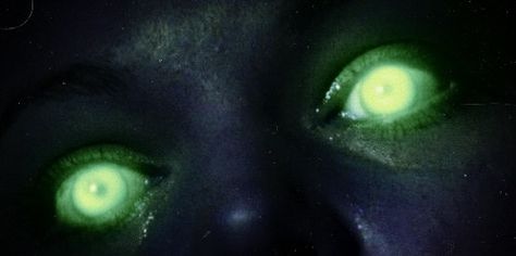 Glowing Eyes Powers, Green Glowing Eyes Aesthetic, Green Magic Powers Aesthetic, Glowing Green Eyes Aesthetic, Necromancer Aesthetic Green, Green Spider Aesthetic, Green Power Aesthetic, Character Ideas Aesthetic, Glowing Green Aesthetic