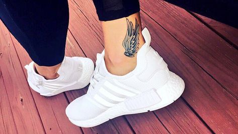 The OG track tattoo. You can never go wrong with Hermes' wings... (or adidas shoes) Track Wing Tattoo, Running Wing Tattoo, Hermes Wings Tattoo, Hermes Wings, Track Tattoo, Wings Tattoos, English Status, Unique Tattoos For Women, Wing Tattoo Designs