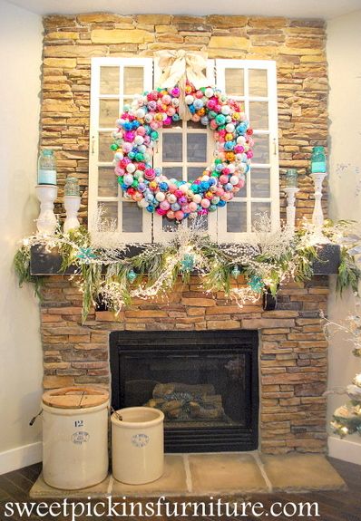 Christmas Candy Party, Pool Noodle Wreath, Vintage Ornament Wreath, Christmas Ornament Wreath, Diy Christmas Decor, Christmas Mantle, Christmas Time Is Here, Christmas Mantels, Wreath Tutorial