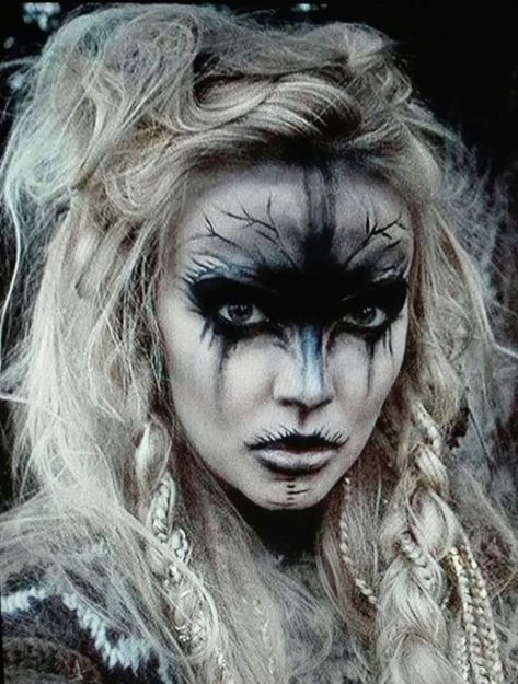 White Hair Witch Costume, Womens Witch Doctor Costume, Creatures Of Darkness, Witch Doctor Costume Female, Dark Fae Make Up, Hallowen Schminke, Dark Halloween Makeup, Viking Makeup, Halloweenský Makeup