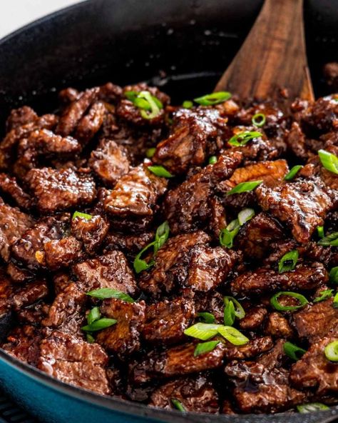 Mongolian Beef - Jo Cooks Chinese Beef Recipes, Healthy Thai Recipes, Mongolian Beef Recipes, Jo Cooks, Asian Beef, Mongolian Beef, Easy Asian Recipes, Asian Foods, Supper Recipes