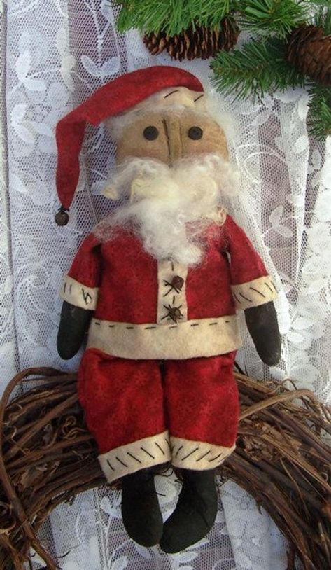 Primitive Christmas Patterns, Santa Is Coming To Town, Santa Claus Crafts, Clothes Painting, Primitive Santas, Santa Is Coming, Primitive Doll Patterns, Primitive Painting, Art Quilting