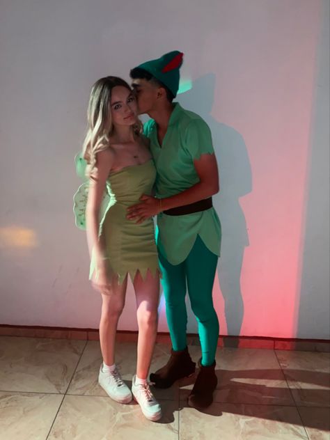 Disfraz en pareja ✨ Tinkerbell Peter Pan, Classy Halloween Costumes, Classy Halloween, Couple Costumes, Halloween Costume Outfits, Couples Halloween, Sweet Boy, Couple Halloween, Costume Outfits