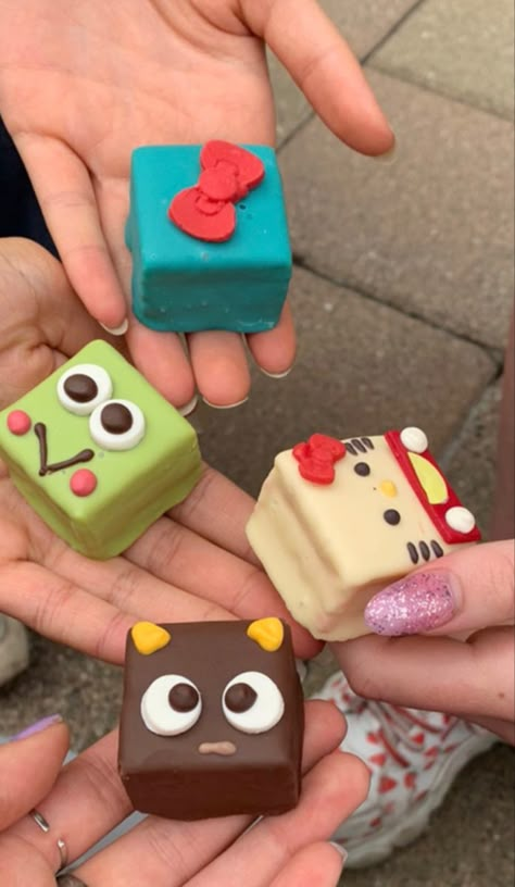 Sanrio Baked Goods, Hello Kitty Baked Goods, Hello Kitty Cafe Food, Hello Kitty Recipes, Sanrio Food Recipes, Sanrio Bday Party, Hello Kitty Party Food, Hello Kitty Food Ideas, Sanrio Treats