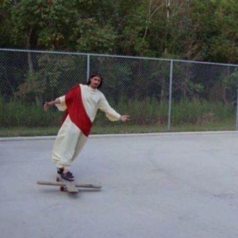 Jesus skate boarding They See Me Rollin, Funny Tumblr Posts, Skateboard Art, Naha, See Me, Rwby, Tumblr Funny, Tumblr Posts, Bones Funny