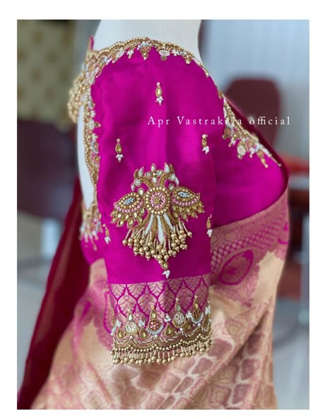 Apr Vastrakala, Latest Maggam Work Blouses, Pink Blouse Designs, Blouse Maggam Work, Work Blouse Designs, Latest Bridal Blouse Designs, Maggam Work Blouse, Saree Bollywood, Best Blouse Designs