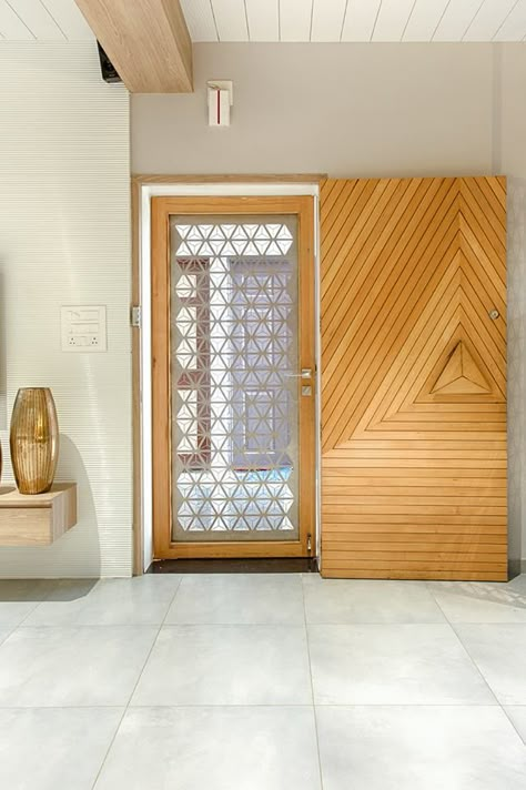 Modern Wooden Door Design, House Ideas Interior, Door Design Entrance, House Entrance Doors, Interior Entrance, Door Design Ideas, Ideas For House, House Main Door, House Main Door Design