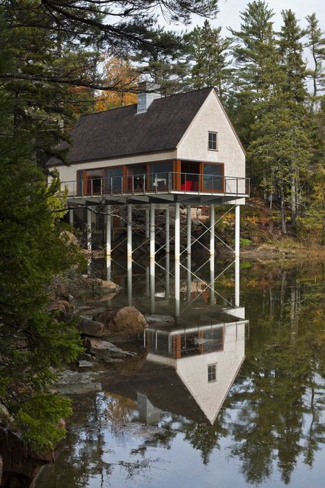 Pond House embracing the Coast of Maine by Elliott + Elliott Architecture House On The Water, Pond House, Transitional Exterior, Rustic Exterior, House On Stilts, Mount Desert Island, A Small House, Contemporary Exterior, Lake Living