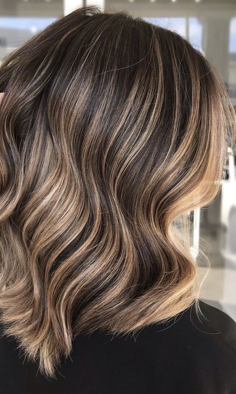 Straight Hair Balayage, Balayage Hair Caramel, Brown And Blonde, Medium Haircuts, 2023 Hair, Brunette Balayage, Brunette Hair With Highlights, Short Brown Hair, Dye Ideas