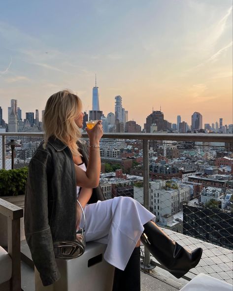 Downtown Girl Style, City Summer Outfits, Barbara Kristoffersen, New York Rooftop, Nyc Pics, My Twenties, Nyc Rooftop, Nyc Fits, Nyc Instagram