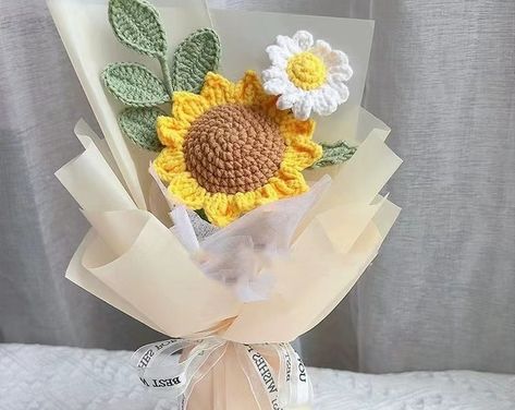 Crochet Flower Flower OrnamentsFlower Gift Flower Home - Etsy Brasil Simple Crochet Flower Bouquet, Easy Crochet Gifts, Cloud Crochet, Crochet Garden, Flower Bouquet Diy, Crochet Bouquet, Crochet Sunflower, Crochet Simple, How To Wrap Flowers