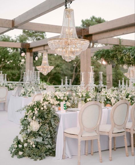 Green And White Wedding Ceremony, Oheka Castle Wedding Receptions, The Arlington Estate Wedding, Italian Courtyard Wedding, Wedding Ideas Green And White, Green And White Wedding Table Decor, Gold And Green Wedding Theme, Gold White And Green Wedding, Castle Wedding Decorations