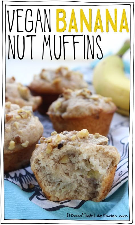 Vegan Banana Nut Muffins! Bursting with banana flavour, little pops of nut crunch, tender, lightly sweet, and gorgeously moist. Dairy-free, egg-free. #itdoesnttastelikechicken Vegan Banana Nut Muffins, Muffin Vegan, Patisserie Vegan, Healthy Banana Muffins, Nut Muffins, Muffins Easy, Breakfast Vegan, Banana Nut Muffins, Vegan Muffins