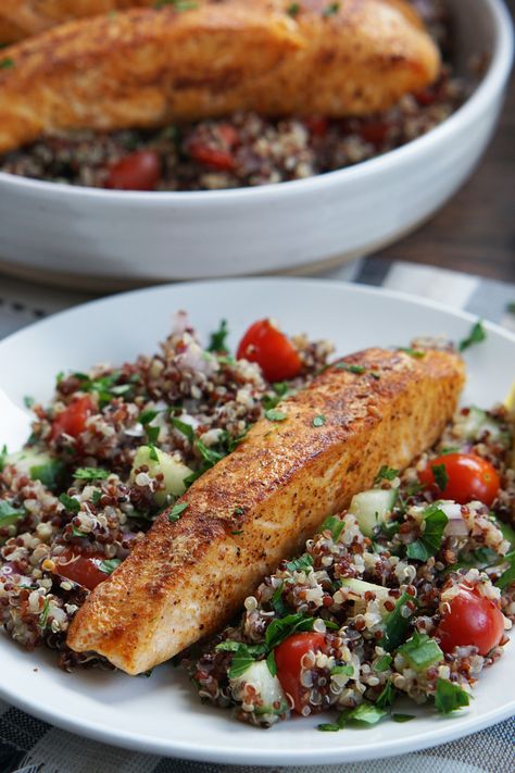 Salmon Quinoa Bowls - Delightfully Low Carb Salmon Bowl Low Carb, Salmon Quinoa Bowl, Salmon And Quinoa, Salmon Quinoa, Low Calorie Lunches, Quinoa Recipes Healthy, Quinoa Bowls, Frozen Salmon, Meal Inspiration