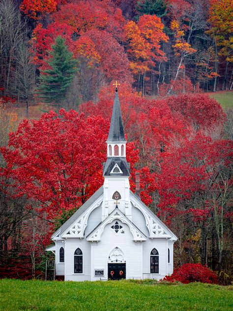 Vila Medieval, Travelling Abroad, Color Tips, Old Country Churches, Church Pictures, Old Churches, Sky Landscape, Country Church, Cathedral Church