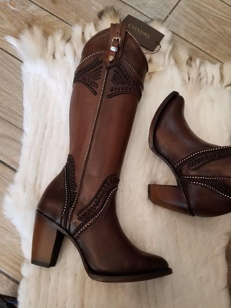 Ranch Attire Women, Cowboy Boots With Heels, Cream Colored Cowboy Boots Outfit, Cowgirl Boots Heels, Cowgirl Boots With Heels, Luchesse Boots Womens Outfit, Cuadra Boots Women, Fall Cowgirl Boots Outfit, High Heel Cowgirl Boots