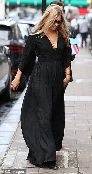 Lace Maxi Dress Outfit, Long Summer Dress Outfits, Long Black Summer Dress, Black Summer Maxi Dress, Dress Up Wardrobe, Kate Moss Style, Bohemian Summer Dresses, Floor Length Maxi Dress, Animal Print Maxi Dresses