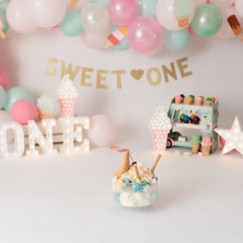 ice cream photoshoot Sweet One Birthday Pictures, 2 Sweet Photoshoot Ideas, Sweet One Cake Smash Photos, Sweet One First Birthday Pictures, Ice Cream First Birthday Photoshoot, Ice Cream Cake Smash Photoshoot, Ice Cream Theme Cake Smash, Sweet One Ice Cream First Birthday Cake, Ice Cream First Birthday Photos