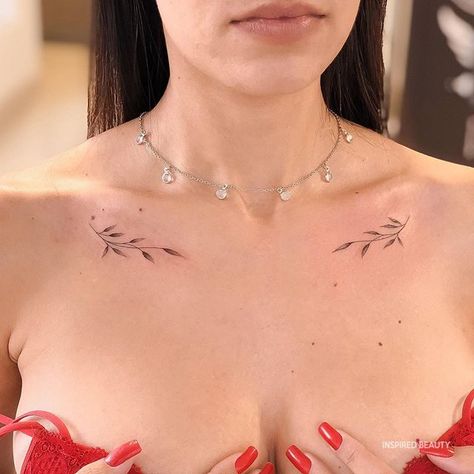 14 Simple Minimalist Tattoos Ideas That Are the Ideal Balance of Bold and Sophisticated - Inspired Beauty Simple Minimalist Tattoos, Delicate Tattoo Ideas, Female Neck Tattoo Ideas, Female Neck Tattoo, Neck Tattoo Ideas, Female Neck, Clavicle Tattoo, Collarbone Tattoo, Tattoos Infinity