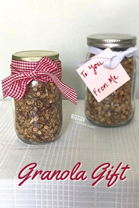 This no added sugar homemade granola recipe has just the right amount of sweet and salty thanks to using unsweetened applesauce, almonds and sunflower seeds. It's a perfect for a healthy snack or gift in a jar. #granola #giftinjars #homemadegift #homemade Maple Pecan Granola Recipe, Pecan Granola Recipe, Granola Gift, Recipe Using Applesauce, Granola Homemade, Maple Pecan Granola, Low Glycemic Sweeteners, Pecan Granola, Homemade Granola Recipe