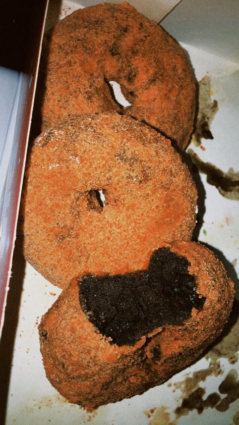 Dunkin Donut Choco Butternut, Foodtrip Prank, Food Prank Picture, Midnight Snack Snapchat, Midnight Snacks Aesthetic, Chocolate Prank, Prank Pics, Choco Butternut, Food Prank