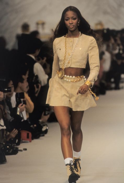 Neutral Pictures, Vintage Channel, Neo Grunge, Chanel Runway, 90s Runway Fashion, Tokyo Street Fashion, Runway Fashion Couture, Mode Chanel, Runway Outfits