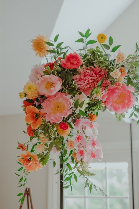 Orange Pink Coral Wedding Flowers, Summer Rustic Wedding Flowers, Coral Pink Wedding Flowers, Coral Orange Yellow Wedding, Light Pink And Orange Bouquet, Orange And Coral Wedding, Pink And Orange Wedding Aesthetic, Colorful Wedding Reception Tables, Backyard Colorful Wedding