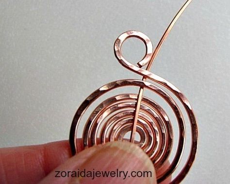 Hammered Wire Jewelry, Hammered Metal Jewelry, Wire Wrapped Stone Jewelry, Spiral Pendant, Hammered Jewelry, Wire Wrapped Jewelry Diy, Wire Jewelry Making, Wire Wrapped Jewelry Tutorials, Bijoux Fil Aluminium