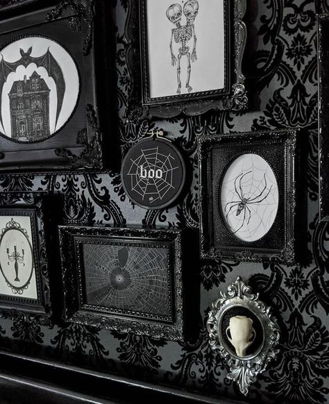 Gothic Wall Design, Spooky Goth Aesthetic, Gothic Gallery Wall, Spooky Bedroom, Goth Wall Decor, Creepy Home Decor, Goth Room, Goth Houses, Gothic Decor Bedroom