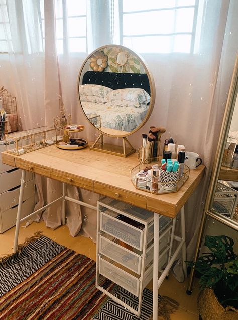 Boho Bedroom Vanity Ideas, Makeup Vanity In Small Bedroom, Boho Makeup Vanity Ideas, Beauty Set Up, Desk And Makeup Table In One, Boho Vanity Decor, Simple Vanity Ideas Bedroom, Wood Vanity Bedroom, Boho Makeup Vanity