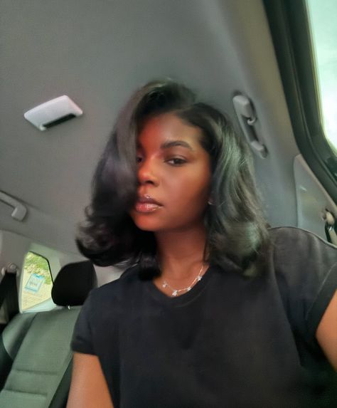 Short Hair Blowout Black Women, Silk Press Bob, Short Hair Blowout, Brown Bob Hair, Natural Hair Blowout, Pressed Natural Hair, Silk Press Natural Hair, Natural Hair Bun Styles, Scrub Corpo