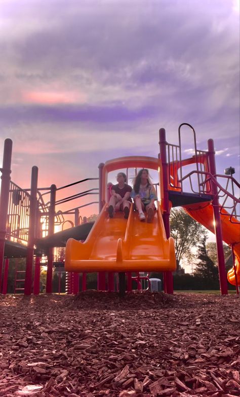 Nostalgia Aesthetic Photography, Playground Pictures, Nostalgia Aesthetic, Park Pictures, Pretty Sunset, Outdoor Playground, Summer Bucket Lists, Friend Photoshoot, Best Friends Photos