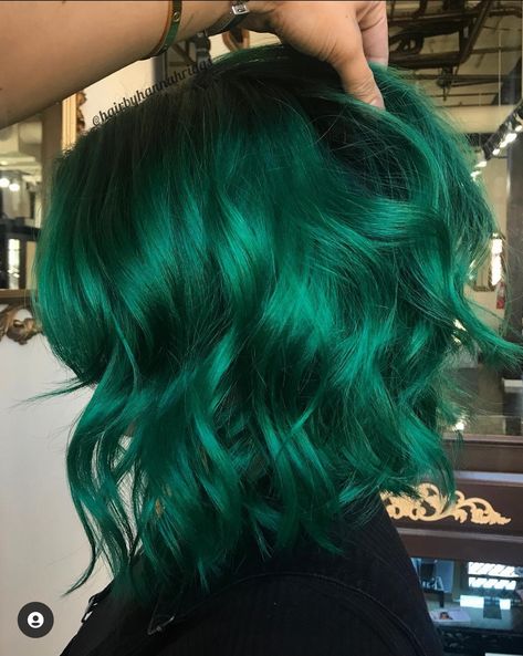 Emerald Green Hair Color, Green Hair Color, Emerald Green Hair, Short Dyed Hair, Dark Green Hair, Green Hair Dye, Hair Color Formulas, Teal Hair, Hair Color Shades