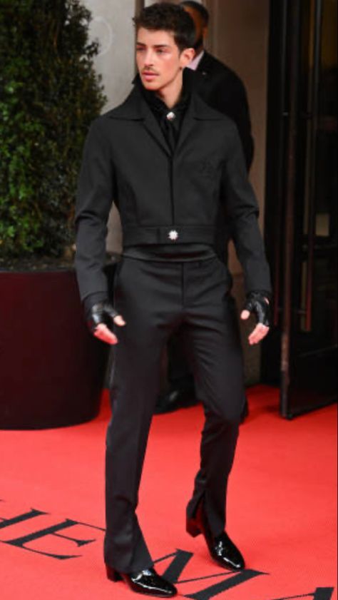 Red Carpet Male Fashion, Men’s Red Carpet Looks, Men’s Fashion Red Carpet, Red Carpet Outfit Ideas, Mens Fashion Street Style, Full Black Suit, Suit And Tie Men, Banquet Outfit, Graduation Suit