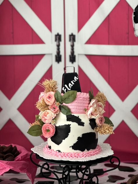 Cow, print birthday cake, country themed cake. Cow Number Cake, Cow Print Birthday Party Ideas, Cow Themed Birthday Cake, Country Birthday Party Ideas, Cow Print Cakes, Cow Print Birthday, Cowgirl Cake, Country Birthday Party, Cowgirl Cakes