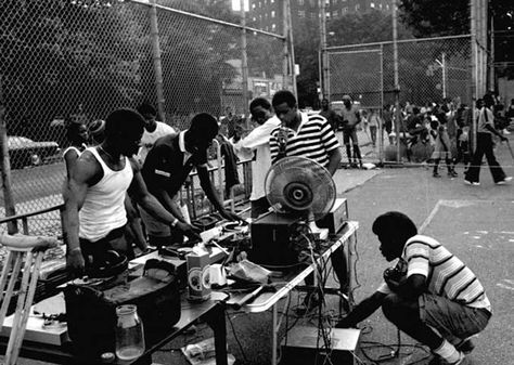 Dj Kool Herc, Jamel Shabazz, Cultura Hip Hop, Mode Hip Hop, The Get Down, Harlem New York, Bloc Party, Hip Hop Party, Real Hip Hop