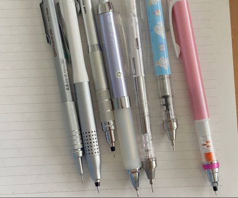 Mechanical Pencils Aesthetic, Pencils Aesthetic, Kuru Toga Mechanical Pencil, Stationery Aesthetic, Cool School Supplies, Pen Collection, School Things, Cute Stationary, Cute School Supplies