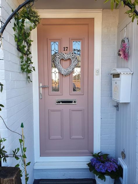 Outside House Paint, House Renovation Design, Cottage Front Doors, Pink Front Door, Porch Interior, Front Door Styles, Gorgeous Doors, Door Inspiration, Door Gate Design