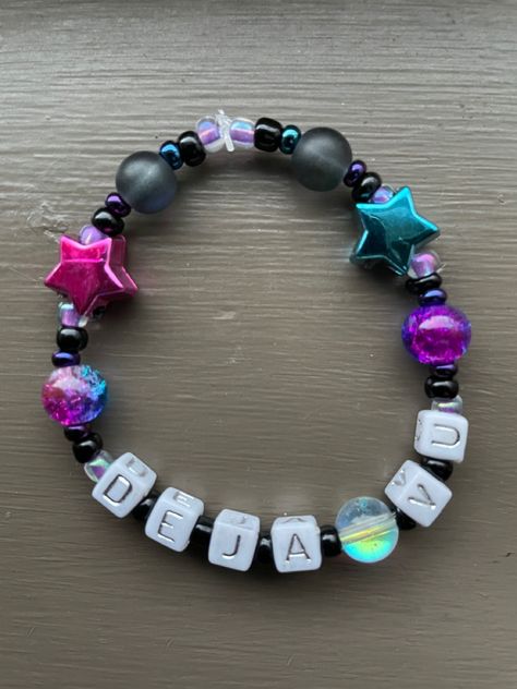 Music Bracelet, Kandi Inspo, Kandi Ideas, Kandi Bracelets, Bracelet Ideas, Glass Animals, Diy Stuff, Bead Bracelets, Bracelet Designs