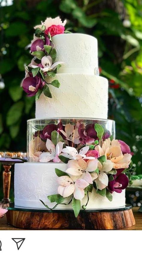 5 Tier Wedding Cakes, 15th Birthday Cakes, Acrylic Cake Stands, Big Wedding Cakes, Fall Wedding Diy, 3 Tier Wedding Cakes, Wedding Background Decoration, Jungle Cake, Garden Theme Wedding