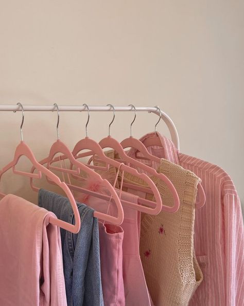 Fashion Boutique Interior, Buisness Outfits, Pastel Clothes, Feminine Room, Attic Bedroom Designs, Closet Rack, Creative Kids Crafts, Pink Cadillac, Pastel Outfit