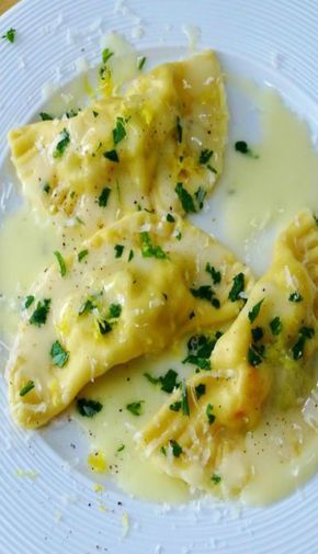 Shrimp and Lobster Ravioli with Limoncello Cream Sauce Seafood Ravioli, Shrimp Ravioli, Sauce For Shrimp, Mojito Recept, Lobster Ravioli, Pasta Making, Ravioli Recipe, Pasta Fatta In Casa, Lobster Recipes