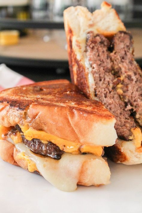 Frisco Burger, Frisco Melt, Cheeseburger Recipes, Summer Burgers, Patty Melt Recipe, Hamburger Patty, Cheeseburger Recipe, Melt Recipe, Patty Melt