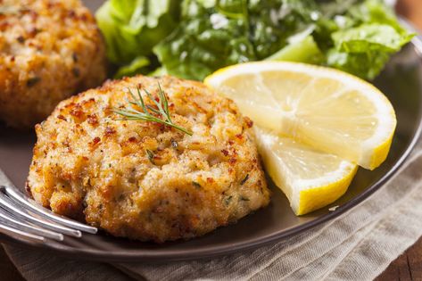 Prep: 20 minutes | Ready in: 30 minutes Red Lobster Crab Cakes, Fried Crab, Maryland Crab Cakes, Frijoles Refritos, Crab Cake, Red Lobster, Fish Cake, Healing Food, Crab Meat