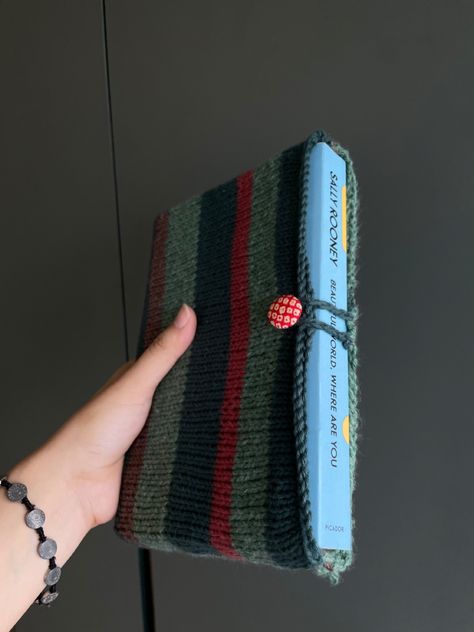 Knit Book Bag, Knitting Book Sleeve, Book Sleeve Knitting Pattern, Simple Knit Gifts, Knit Book Cover, Knitted Book Cover, Knit Book Sleeve, Knitted Book Sleeve, Knitting Notebook