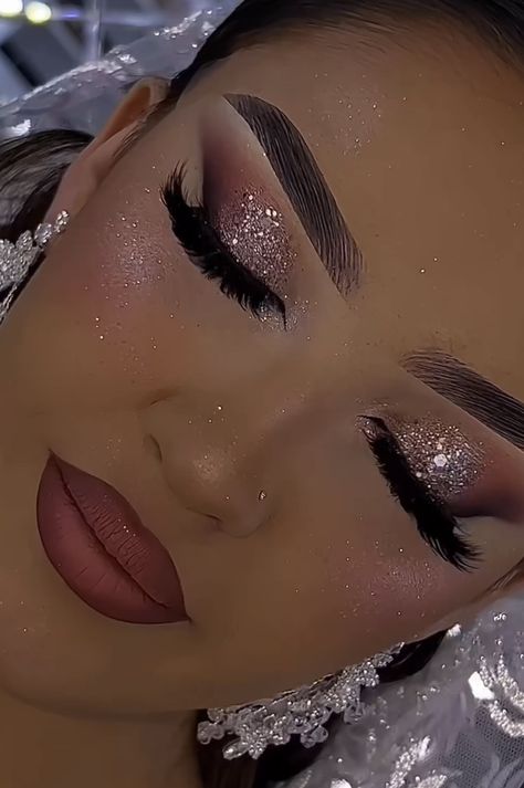 Machiaj Smokey Eyes, Rose Gold Makeup Looks, Sweet 16 Makeup, Sparkly Eye Makeup, Quince Makeup, Rose Gold Quince, Quinceanera Makeup, Birthday Makeup Looks, Maquillage On Fleek