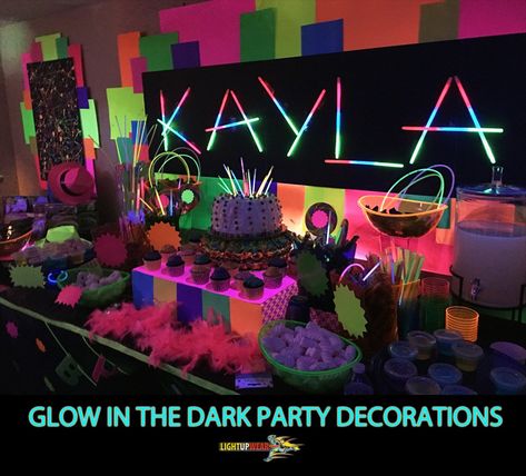 Glow in the dark party decorations make an event more joyful and alive. Glow in the dark party decorations feature lots of shimmering and glowing lights without the fear of burns from sparklers and homemade fireworks shows, since the glow stick produces a cool light from chemical reactions. Glow Stick Party, Glow In Dark Party, Neon Birthday Party, Teen Gifts, Glow Birthday Party, Teenager Birthday, Glow Birthday, Blacklight Party, Neon Birthday