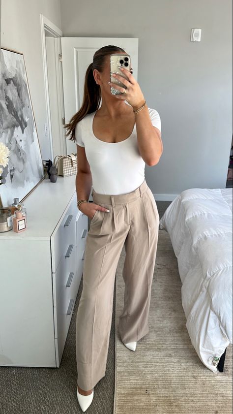 Trendy Real Estate Agent Outfit, Business Casual For Summer Women, Tan And White Work Outfit, Work Outfits Women Real Estate, Women’s Business Attire Summer, Women’s Business Clothing, Real Estate Clothes For Women, Accounting Internship Outfits, Realtor Aesthetic Outfits