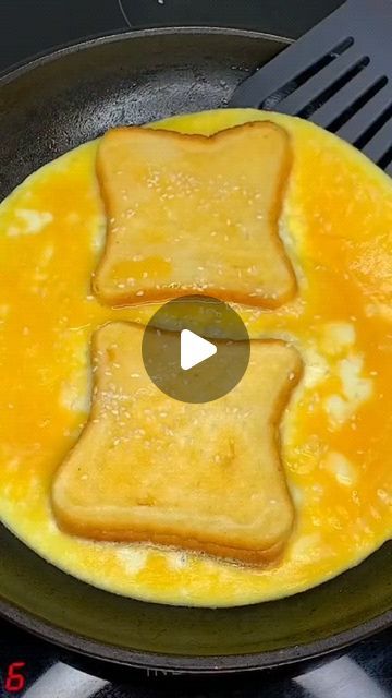 Toast With Egg In The Middle, Potluck Breakfast Ideas, Breakfast Toast Ideas, Breakfast Food Ideas, Breakfast Ideas Quick, Toast Ideas, Breakfast Quiche Recipes, Breakfast Sandwich Recipes, Recipe For Breakfast